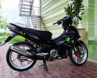 Exciter 135 đơn giản với dàn áo movistar