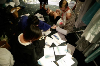 Hậu trường tất bật không phải ai cũng biết sau cánh gà