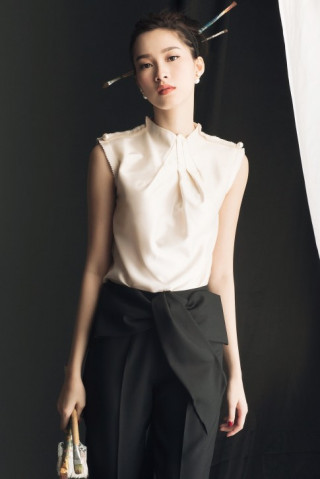 Hoa hậu Đặng Thu Thảo gợi cảm vẫn sang trọng