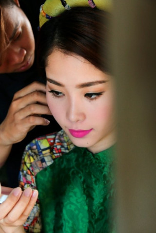 Hoa khôi Nam Em quyết tâm lấn sân nghề hát