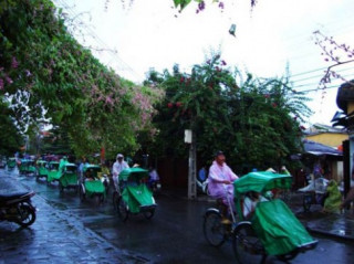 Hội An: Phố cổ chiều mưa