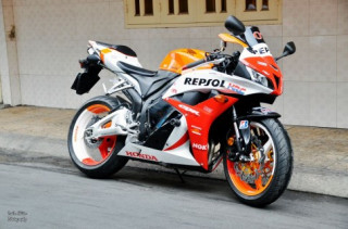 Honda CBR600RR với dàn áo sơn AirBrush phong cách Repsol