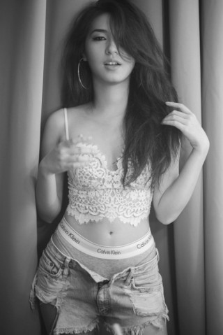 Hot girl 9x Việt siêu gợi cảm với quần short 5cm