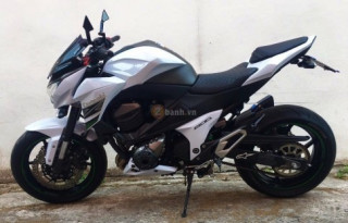Kawasaki Z800 độ đơn giản với một vài option hàng hiệu