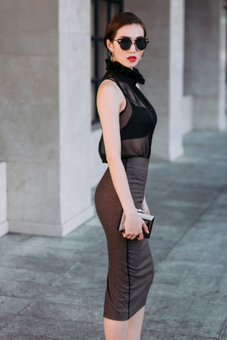 Khánh My sành điệu với mốt xuyên thấu, hở eo