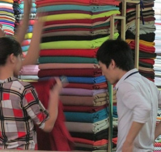 Kinh nghiệm chọn vải may quần cho nữ công sở