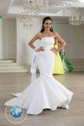 Lệ Quyên lọt top 10 trang phục dạ hội đẹp nhất