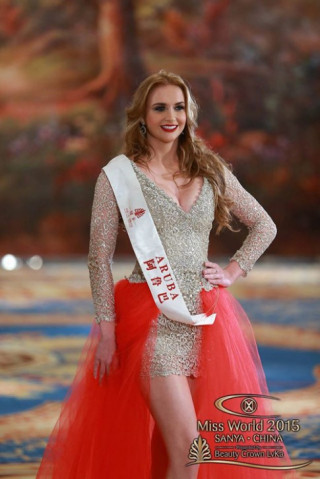 Loạt đối thủ của Lan Khuê lộ bụng mỡ, chân thô ở HHTG