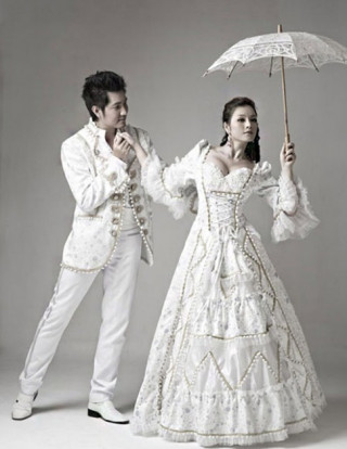 Lý Nhã Kỳ giữa dòng khen chê về phong cách