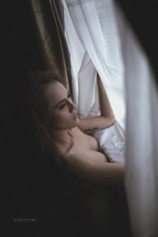 Mẫu nude Việt: Từng bị rượt đuổi khi chụp ngoài trời