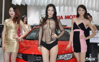 Mẫu ô tô mặc thiếu vải bị “thất sủng” tại Trung Quốc