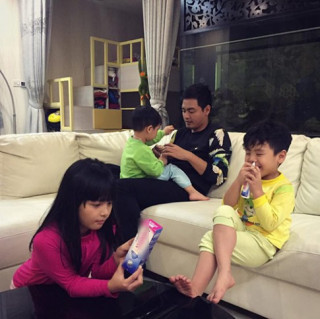 MC Phan Anh kể chuyện chăm 3 con khi vợ vắng nhà