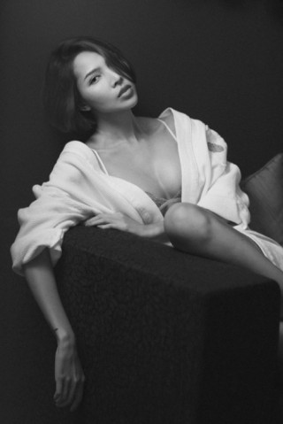 Minh Triệu khoe ảnh nội y nóng bỏng hết mức