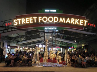 Món ăn đường phố ngon khó cưỡng lại khi đến BenThanh Street Food Market.