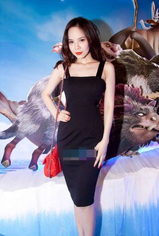 Ngọc Bích mặc váy nhái Trương Tử Lâm?