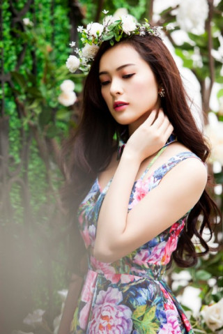 Người mẫu 9x gợi cảm trong sắc Xuân