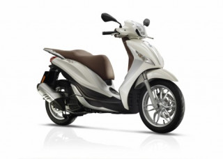 Nhìn lại sự cải tiến bên trong xe Piaggio Medley ABS qua clip thực tế tại Showroom Piaggio