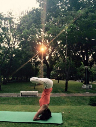 Nữ tiếp viên hàng không giữ dáng nhờ tập yoga mỗi ngày