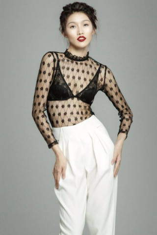 Quỳnh Châu gợi cảm hút hồn với mốt khoe nội y