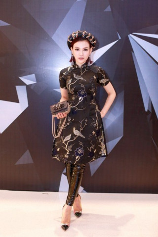 Thu Thủy ấn tượng với ‘cây’ hàng hiệu trăm triệu