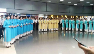 Tiếp viên Vietnam Airlines nô nức diện đồng phục mới