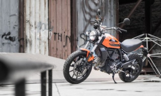 Trên yên cảm nhận Ducati Scrambler Sixty2 - chiếc xe thành thị hoàn hảo