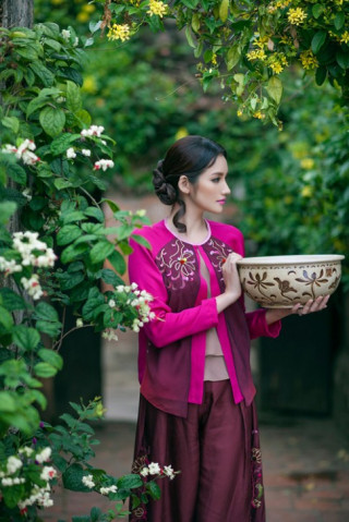 Trúc Diễm khoe nét đẹp e ấp thuần Việt