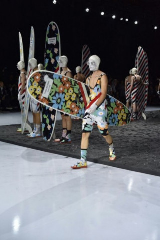 5 điều thú vị về show diễn quái dị nhất Paris FW 2017