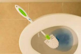 8 mẹo làm sạch phòng tắm thần tốc cho vợ đảm
