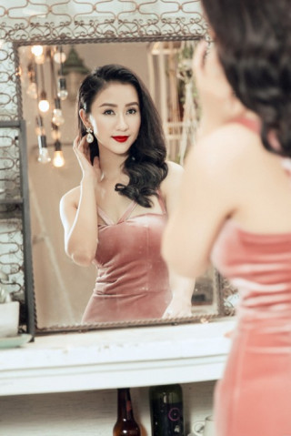 Á hậu Hà Thu hóa thân cô nàng độc thân quyến rũ