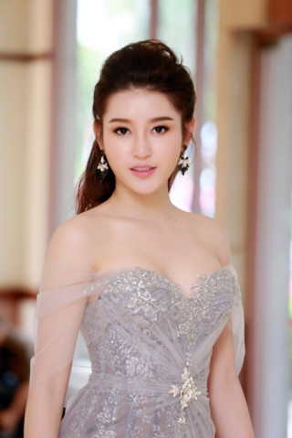 Á hậu Huyền My ngày càng gợi cảm sau 2 năm đăng quang