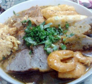 Bánh canh giả cua cho bữa tối cuối tuần