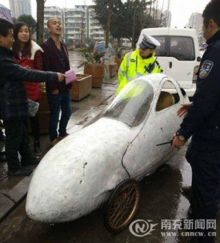 Cảnh sát giao thông TQ phạt chiếc xế độ “Bullet car”