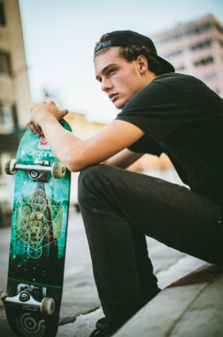 Chàng mẫu nam vô gia cư kể về cơ duyên đến với nghề