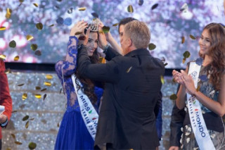 Đường cong Vệ Nữ của nữ sinh đăng quang Hoa hậu Italia