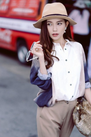 ‘Gái ế’ Sĩ Thanh nổi loạn với street style xuống phố