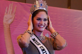 Hoa hậu Hoàn vũ từ chối trả thuế cho vương miện 6 tỷ