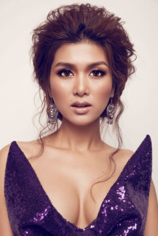 Hoa hậu “thi chui” Oanh Yến vất vả kiếm sống sau thua lỗ