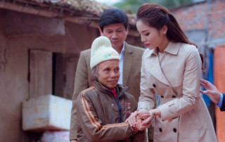 Kỳ Duyên xúc động thăm gia đình có 4 người bị tâm thần