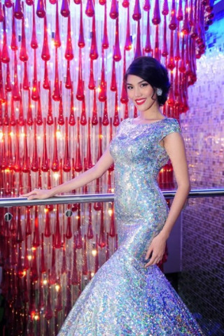 Lan Khuê diện đầm đuôi cá sang trọng và rực rỡ