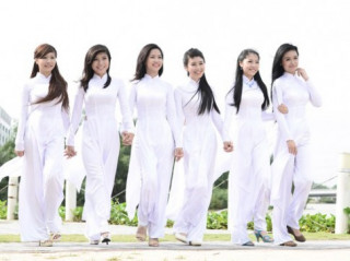 Mặc áo dài hàng ngày: Nên hay không?