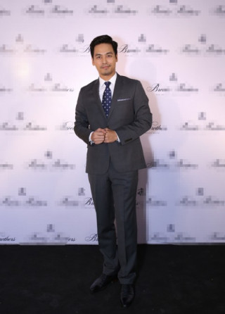 MC Phan Anh diện veston bảnh bao