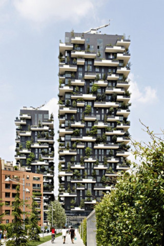 Những tòa nhà bao bọc bởi hàng nghìn cây xanh