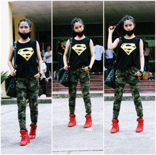 Nữ sinh trường Báo sành điệu tới giảng đường