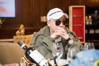 Seung Ri đeo đồng hồ 1,5 tỷ đồng tới Việt Nam