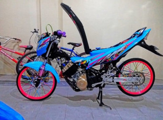 Suzuki Raider độ bắt mắt với dàn chân bánh căm nổi bật
