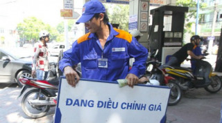 Thần linh ơi: giá xăng RON 92 giảm về 16.400 đồng/lít