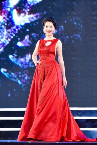 Thí sinh Hoa hậu Việt Nam bị phát hiện diện váy nhái Taylor Swift