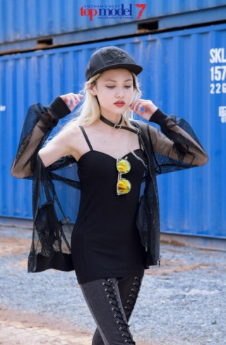 Thí sinh Vietnam‘s Next Top Model khoe street style cực ngầu