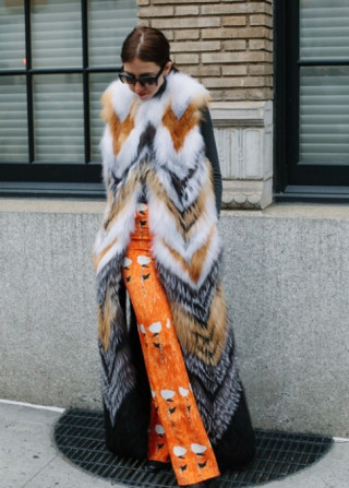 Tín đồ thế giới mặc sành điệu đi xem thời trang